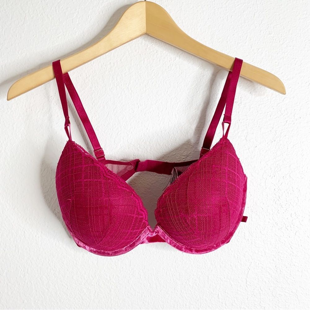 Victorias Secretโ Pink Push Up Velour Trim Bra Size 34DD